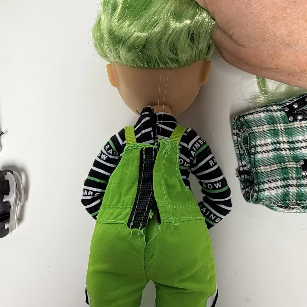 Rainbow High Winter Break Jade Hunter Green Winter Break Fashion Doll & Playset‎